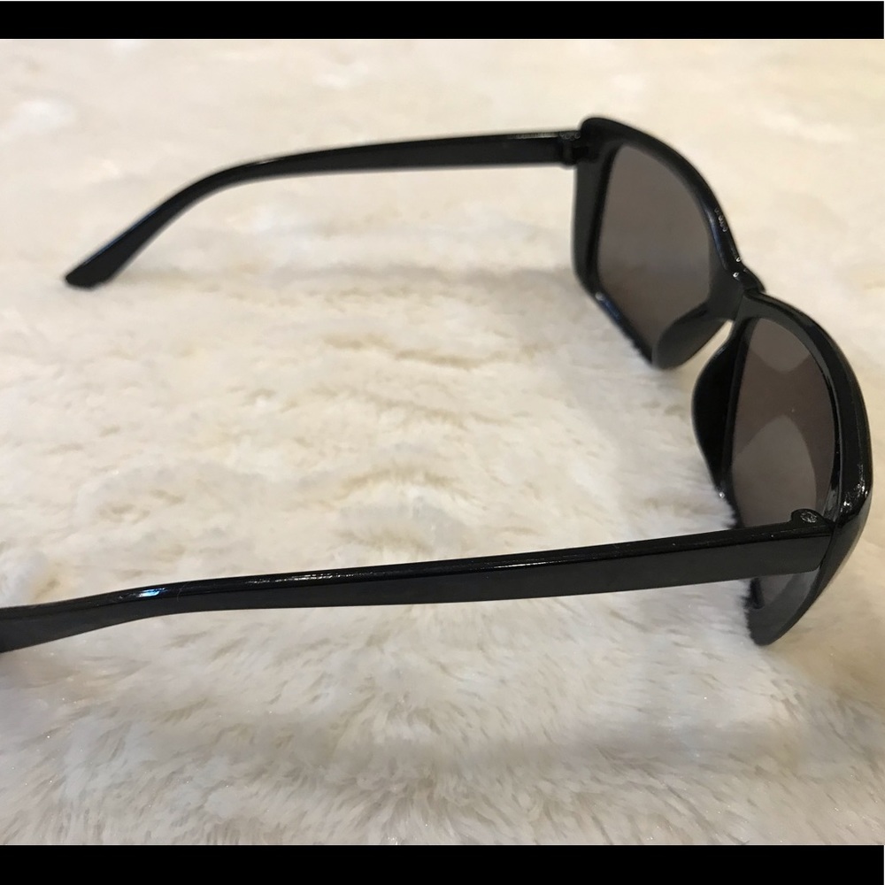 sunnies - Picture 5 of 5